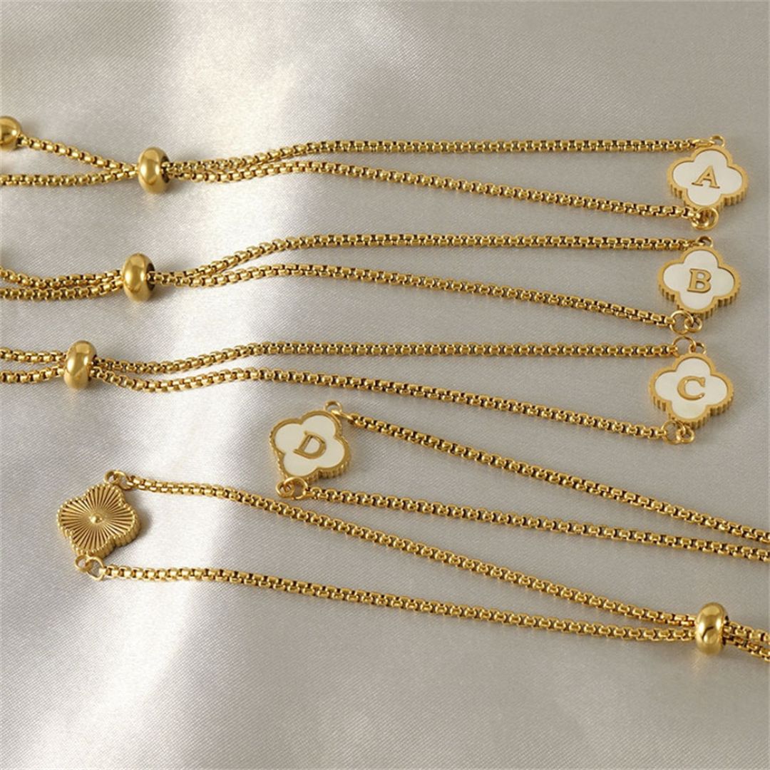 Brățară personalizată inițială formă de trifoi