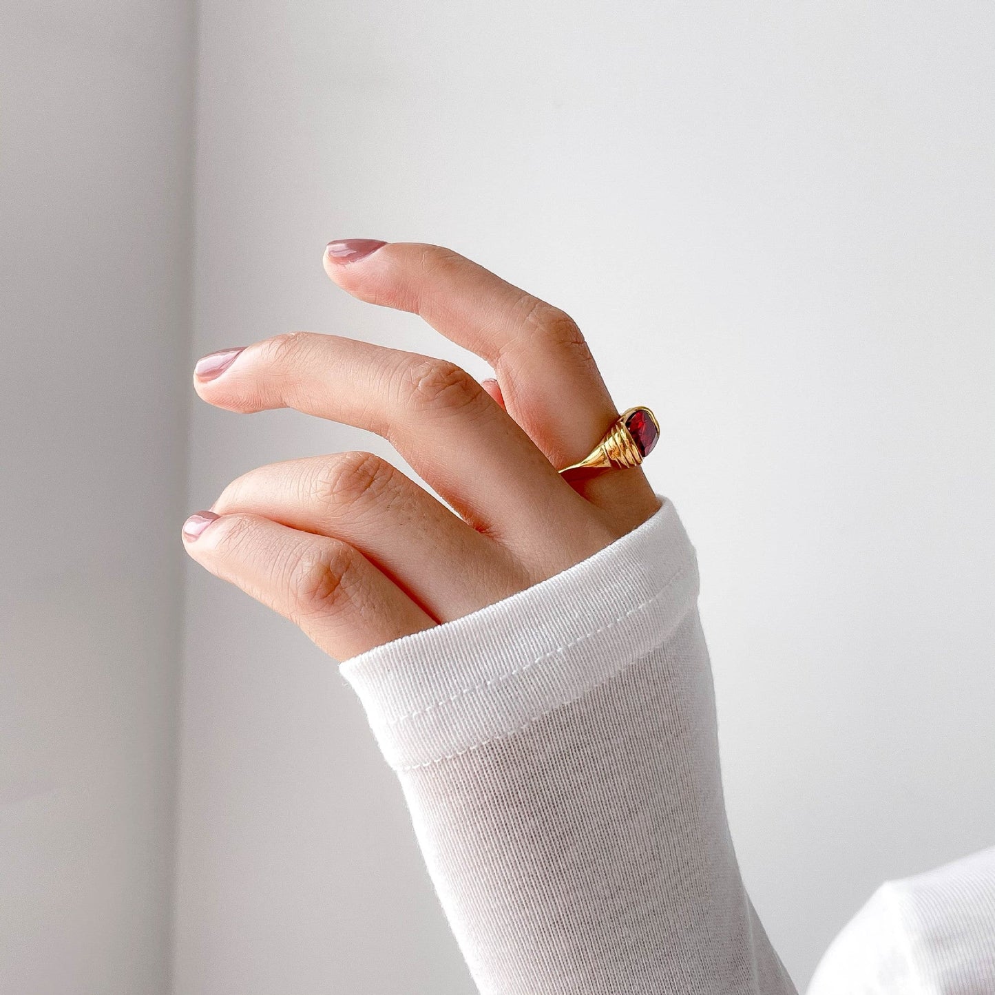 Inel moștenire carmin