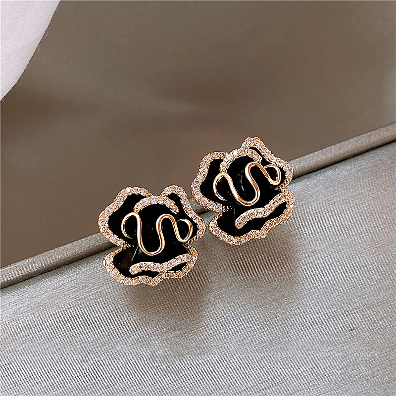 Cercel elegant lotus negru în aur
