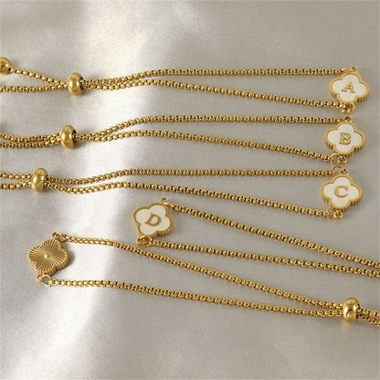 Brățară personalizată inițială formă de trifoi