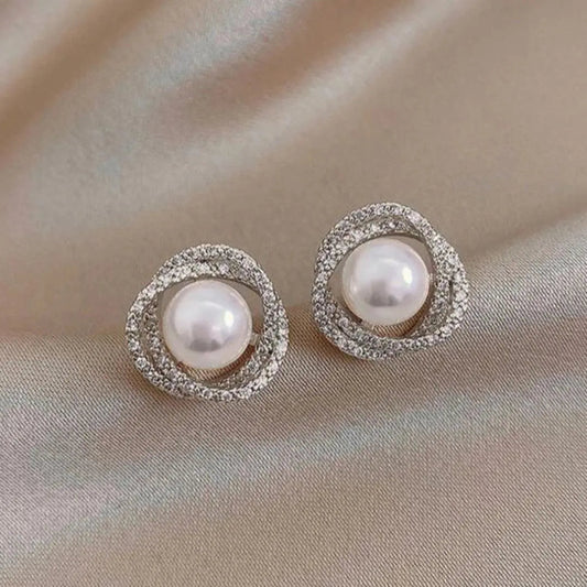 Cercei spirală strălucitori cu perle elegante