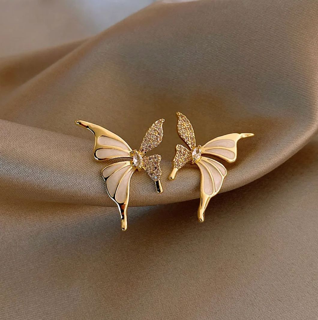 Cercei tip buton în formă de fluture placati cu aur de 18 karate