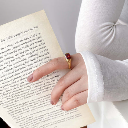 Inel moștenire carmin