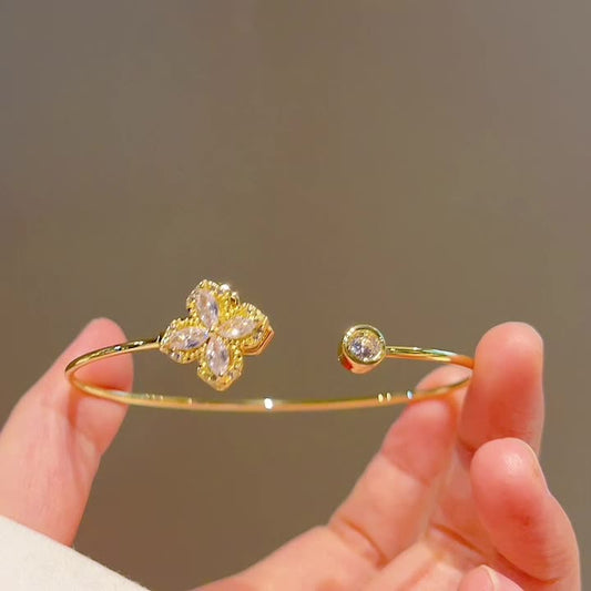 Brățară rotativă cu petale strălucitoare