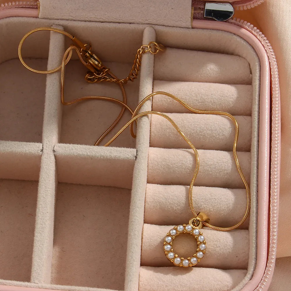 Colier cu inițiale și perle naturale frumoase, placat cu aur de 18K