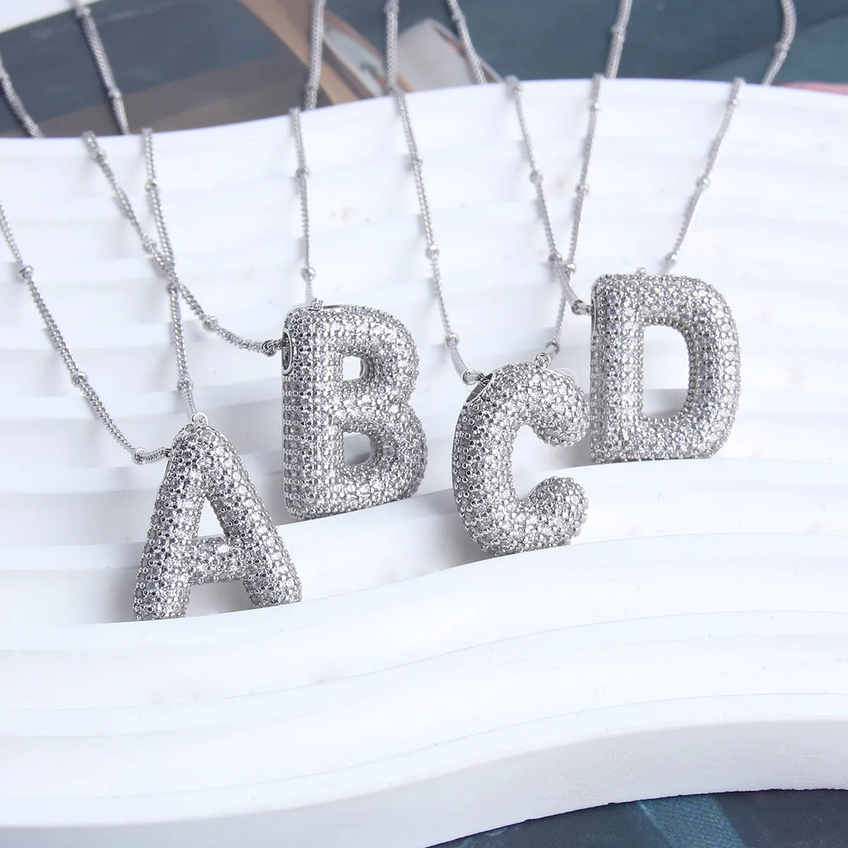Set de coliere cu inițiale Bubble Letter | Aur alb