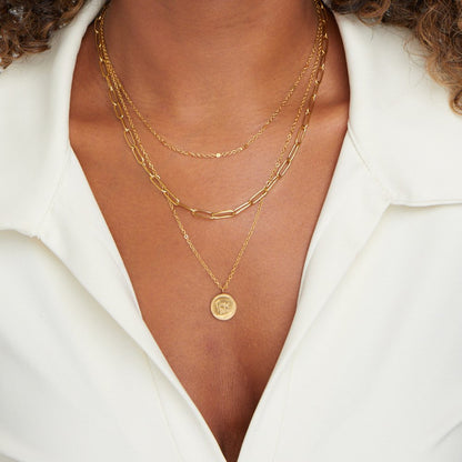 Colier stratificat cu monedă
